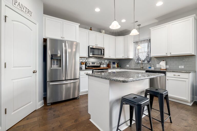 How to Keep a Tidy Fridge and Pantry: Tips for Organized Kitchens